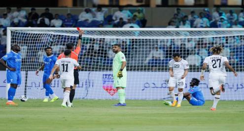  قبل نهائي النصر.. ماذا تقول لائحة البطولة العربية عن طرد حارس الهلال؟